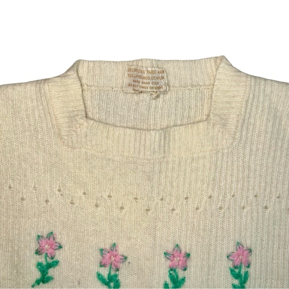 Vintage Sweater Crochet Flowers - Picture 3 of 8
